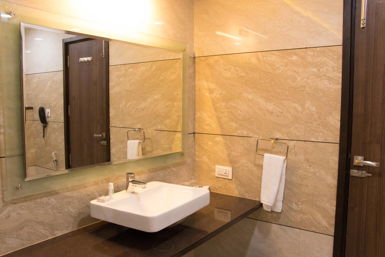 Regenta Central Indore Exterior foto