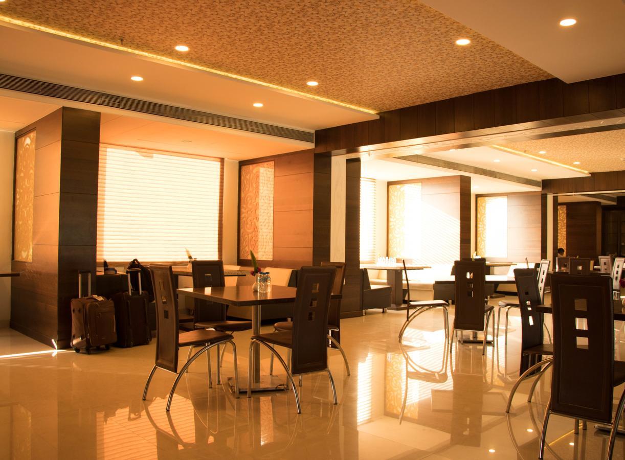 Regenta Central Indore Exterior foto